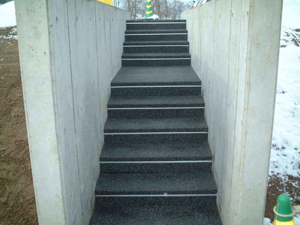 山形市・工場階段通路