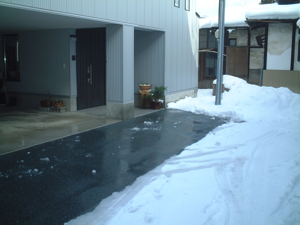 山形市住宅・車庫前