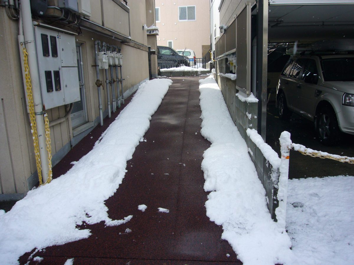 山形市住宅まで通路融雪