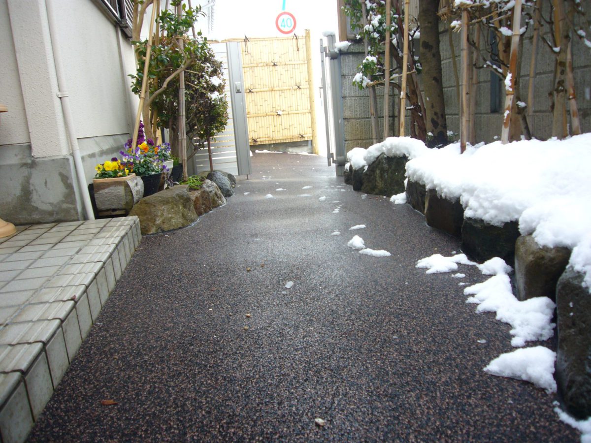 山形市玄関前通路融雪