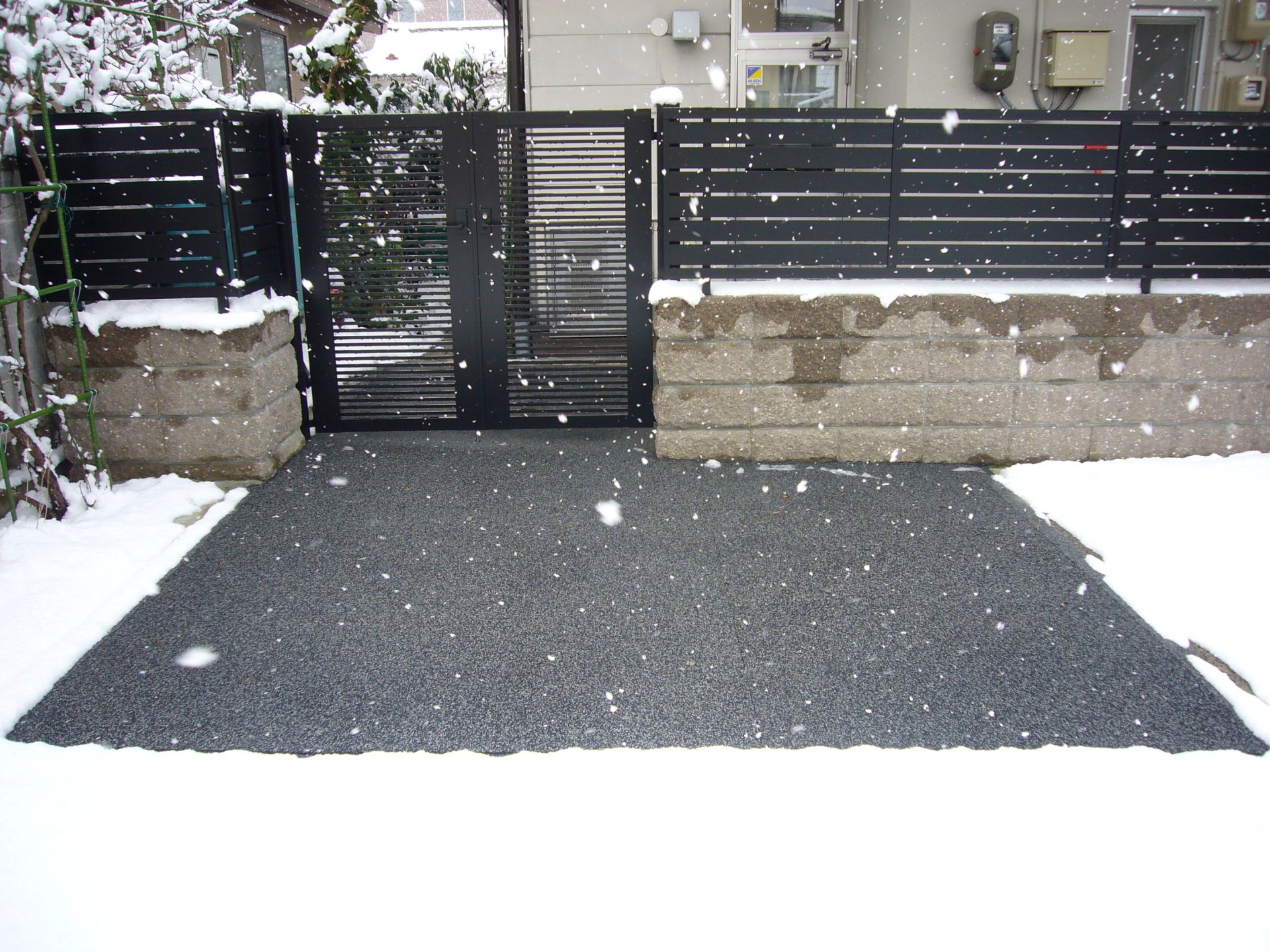 山形市玄関前駐車場融雪