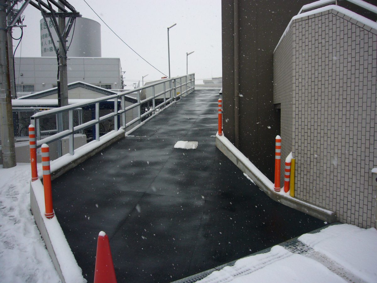 仙台市自走式駐車場スロープ融雪状況