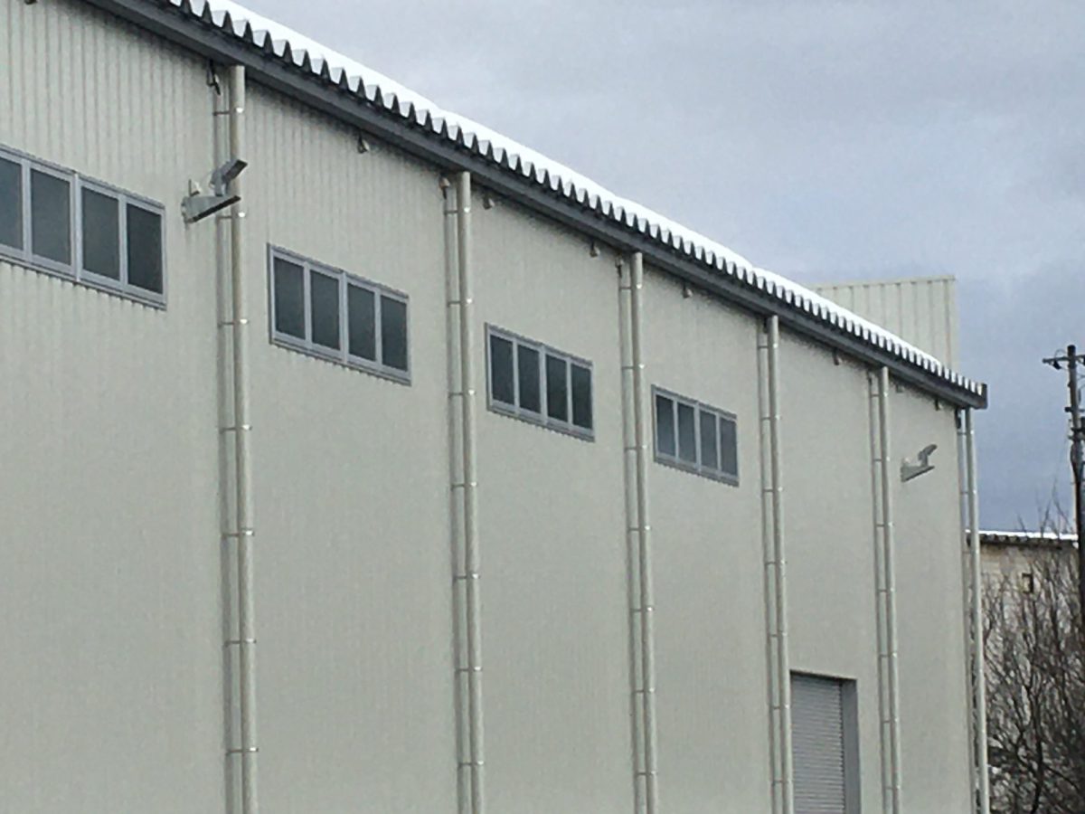 大岸製作所米沢製造部折半屋根つらら防止ヒーター設置工事