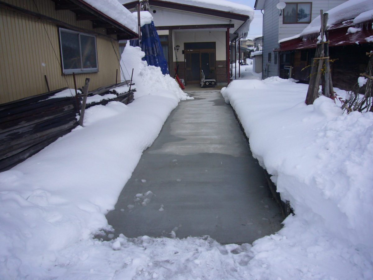 長井市住宅通路融雪状況